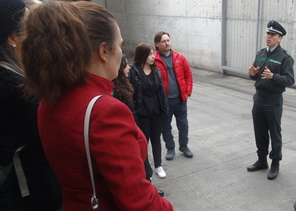 Alumnos de cuarto año de la Facultad de Derecho de la jornada vespertina realizaron un recorrido guiado por el Centro de Justicia de Santiago